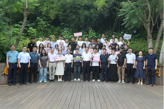 南华大学召开2025届毕业生代表座谈会