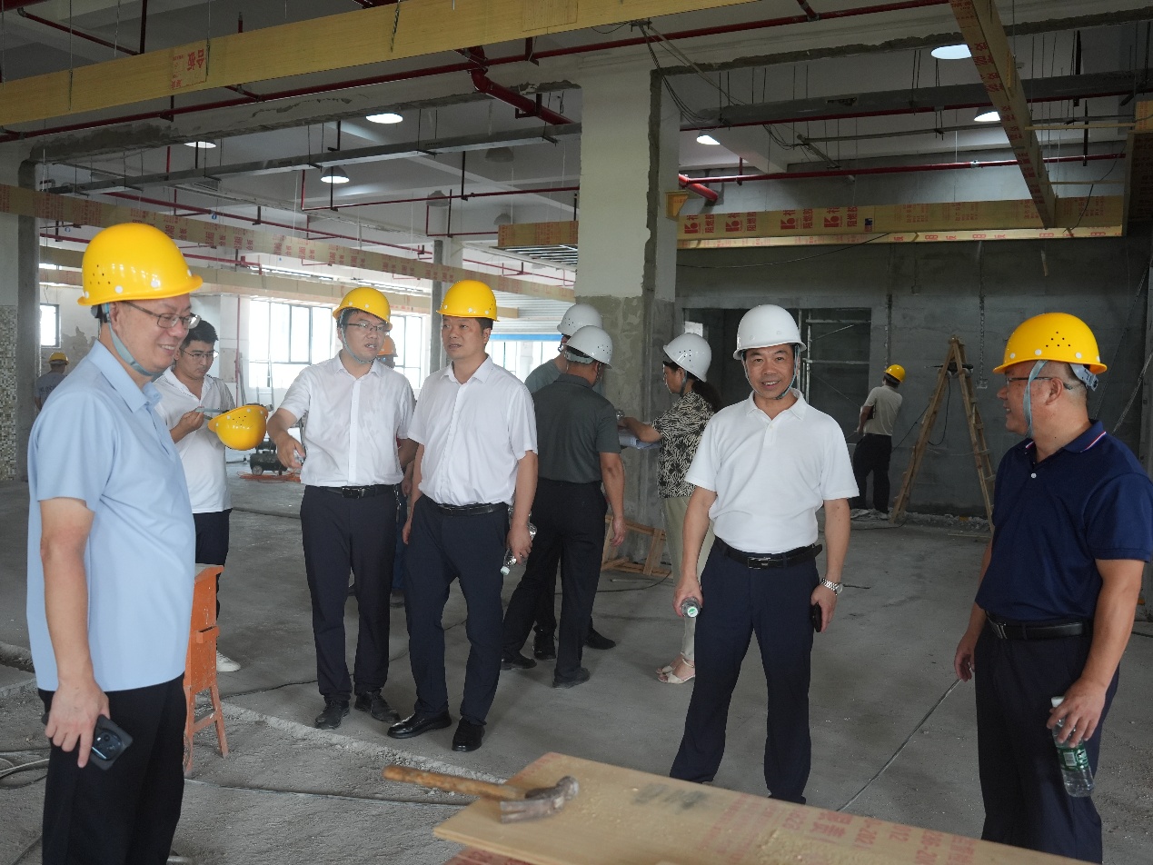 唐忠阳率队督导暑期校园重点项目建设