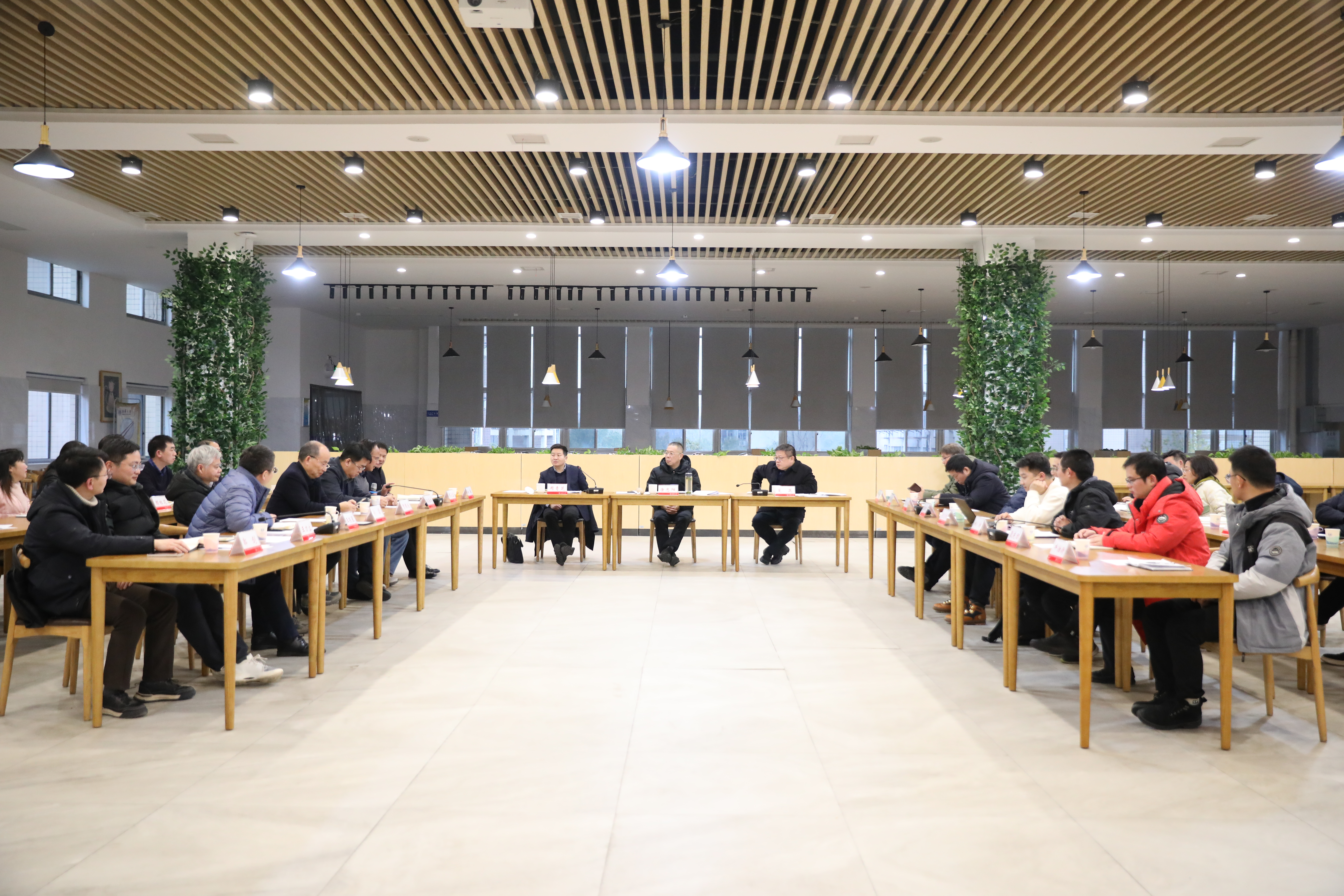 南华大学召开高层次人才代表座谈会