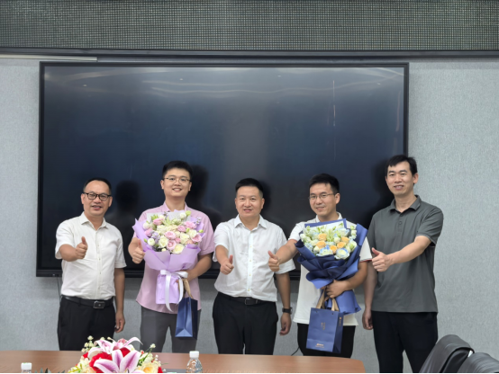 校领导看望慰问教师代表