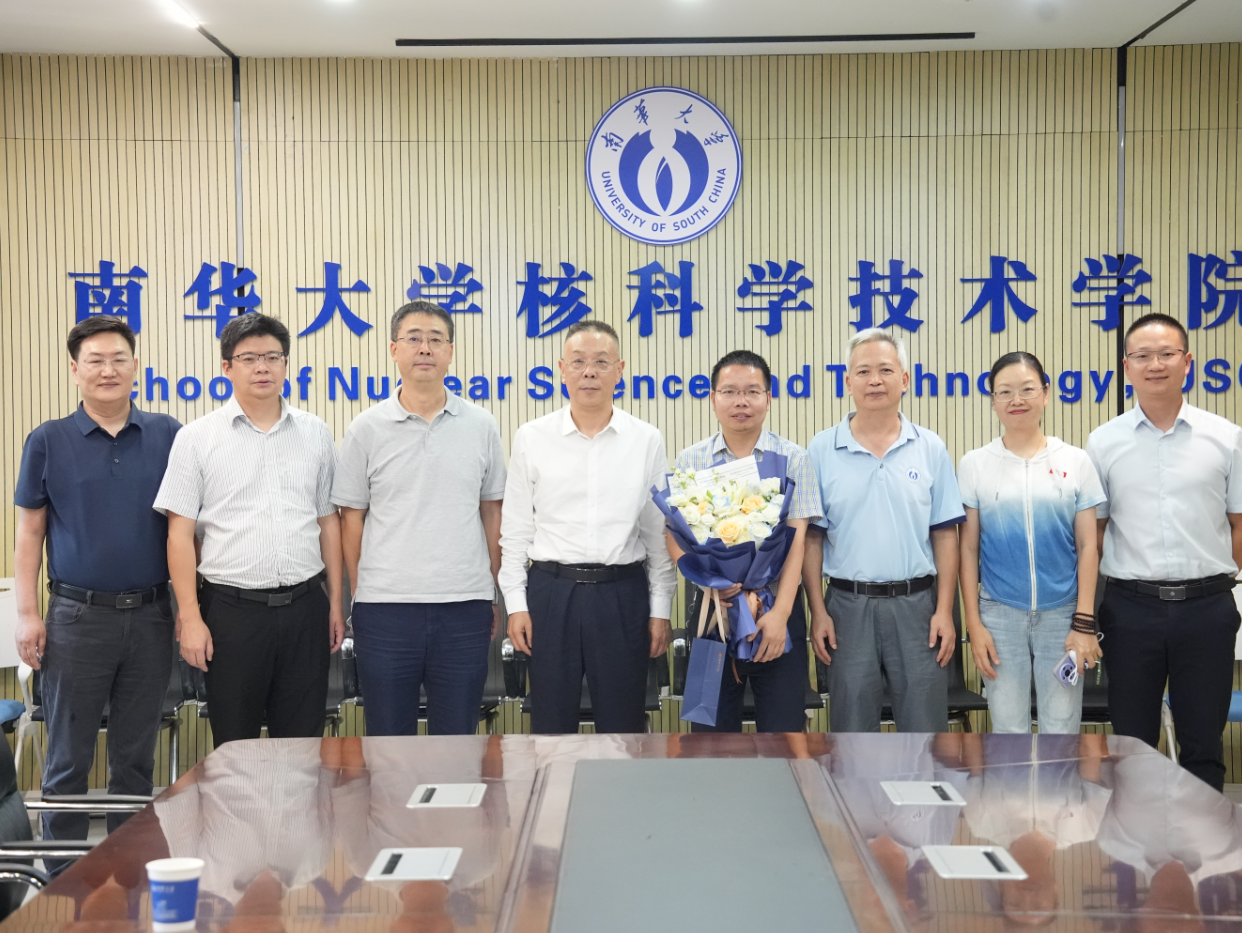 致敬“点灯人” 情暖教师心